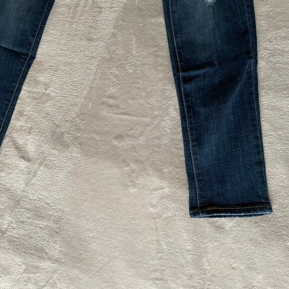 NEW. Women's Size 4 short, Levi's 711,  Distressed, Dark Wash, Hypersoft jeans. - Picture 6 of 15